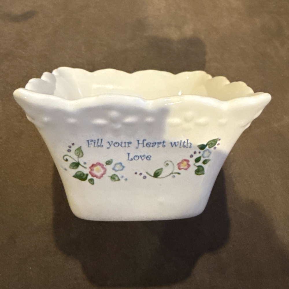 Small Decorative Dish, “Fill your Heart with Love,” New, Never Used!